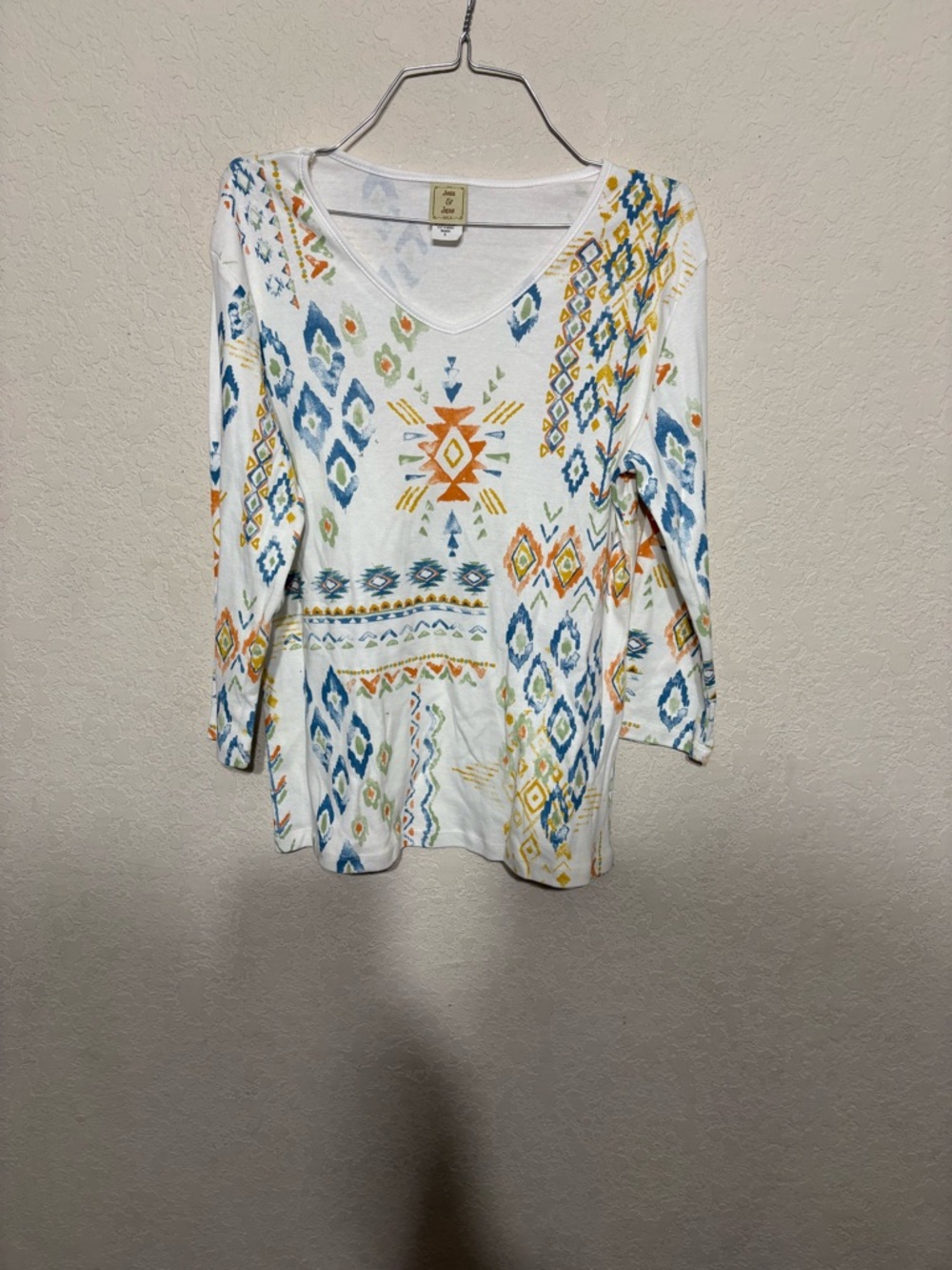 Jess & Jane Aztec-Print White V-Neck Long Sleeve Tee Waikiki